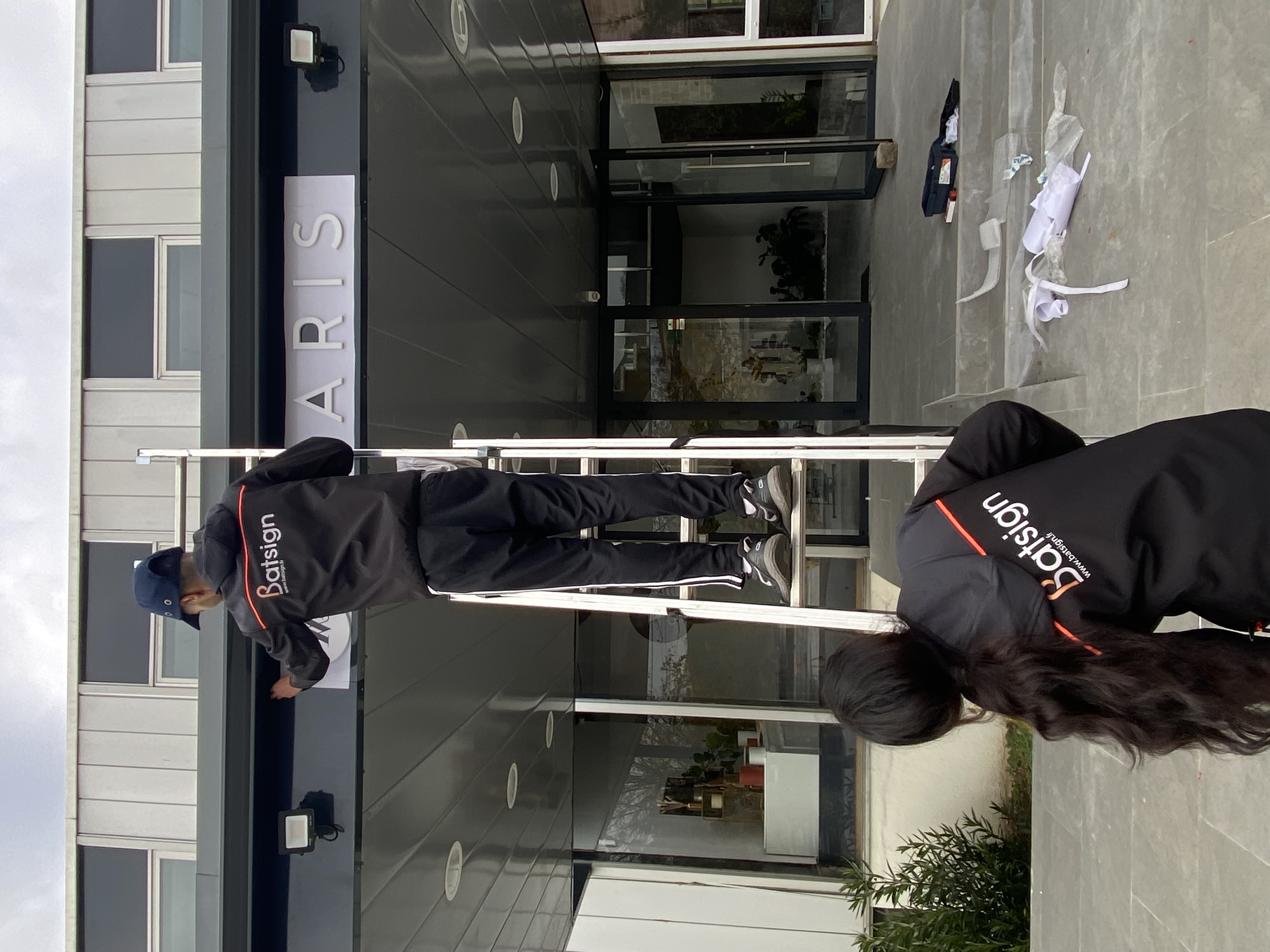 Installation d’une enseigne en lettrage pvc