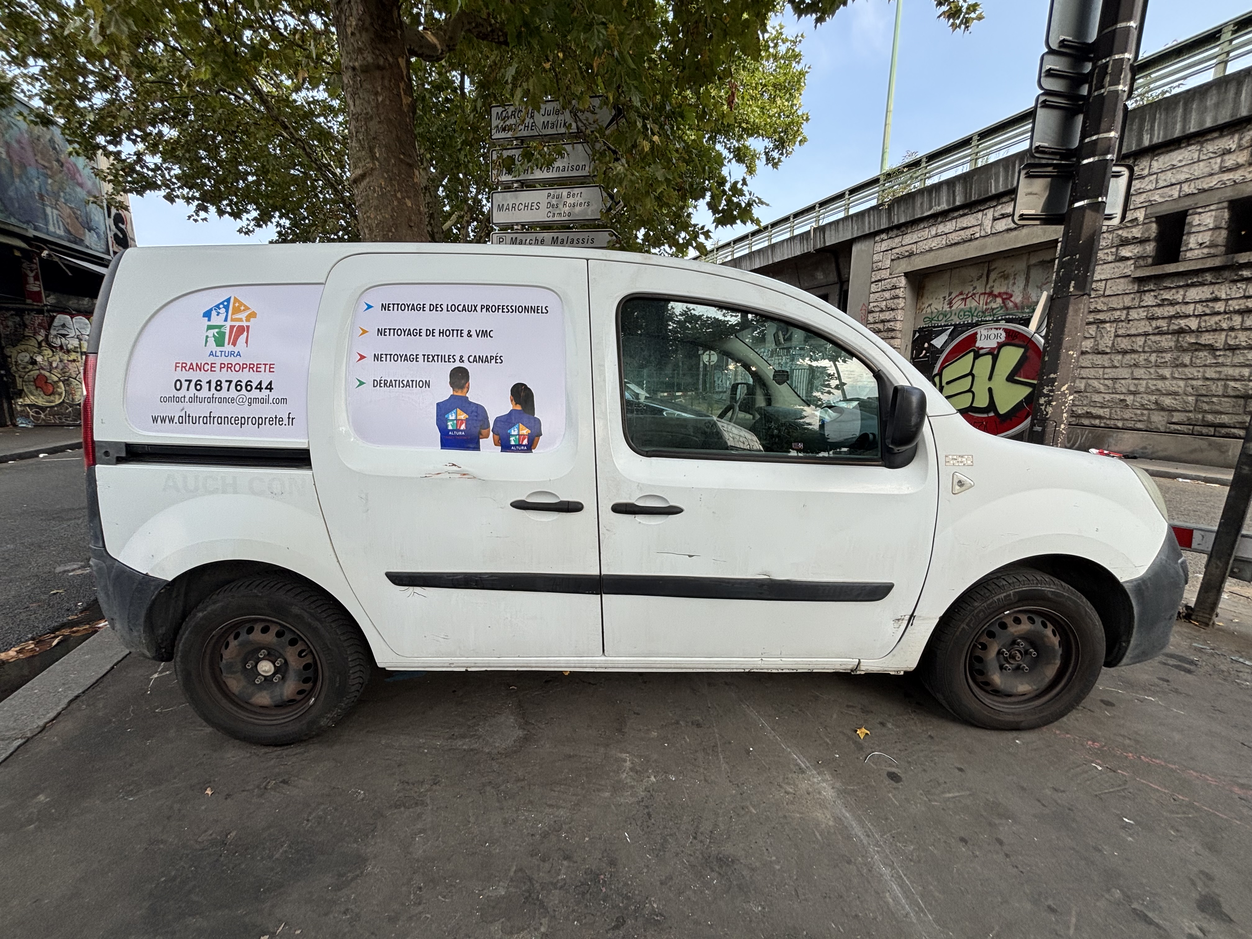 Publicité sur un Kangoo