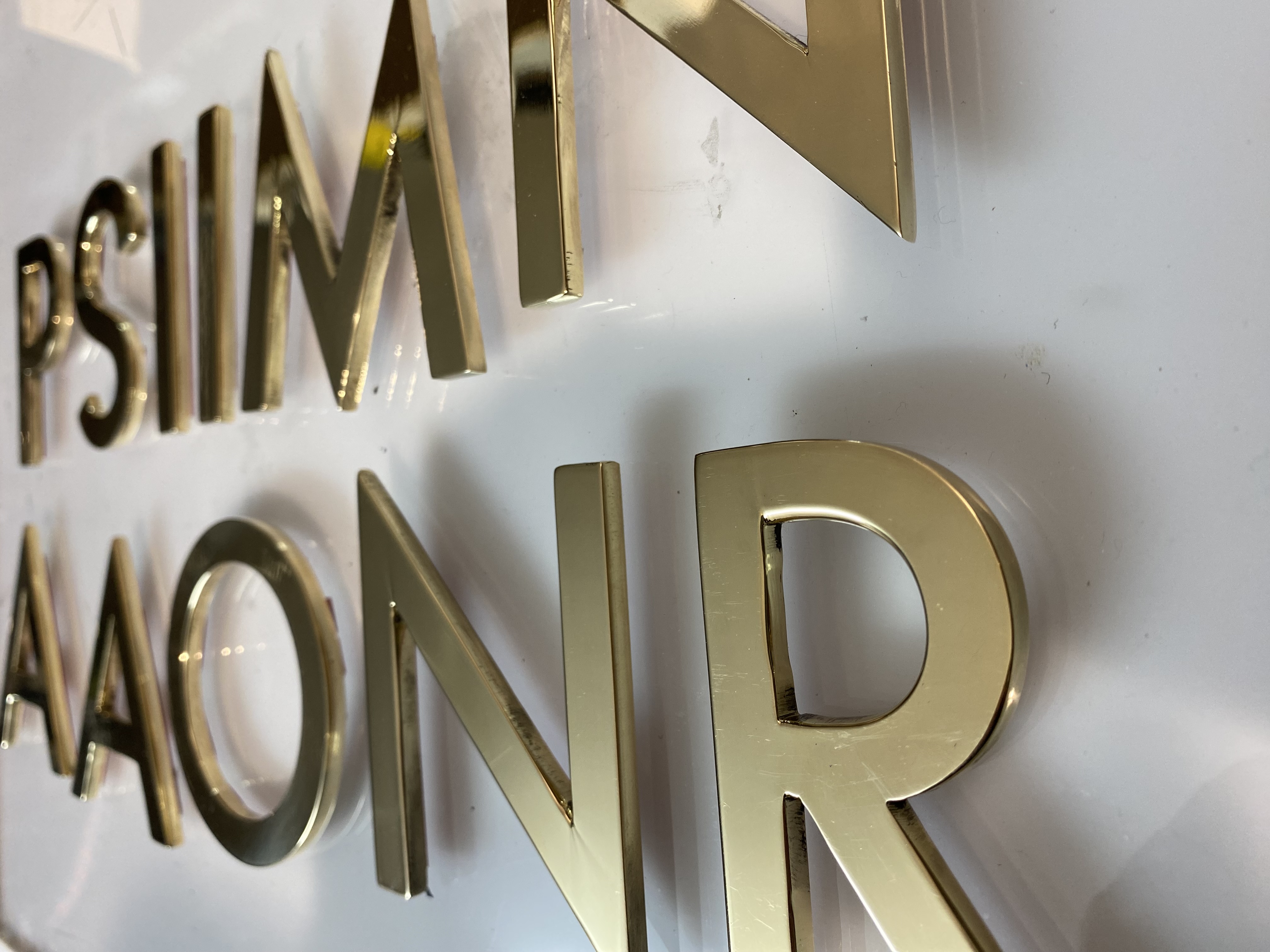 Lettres en laiton poli miroir