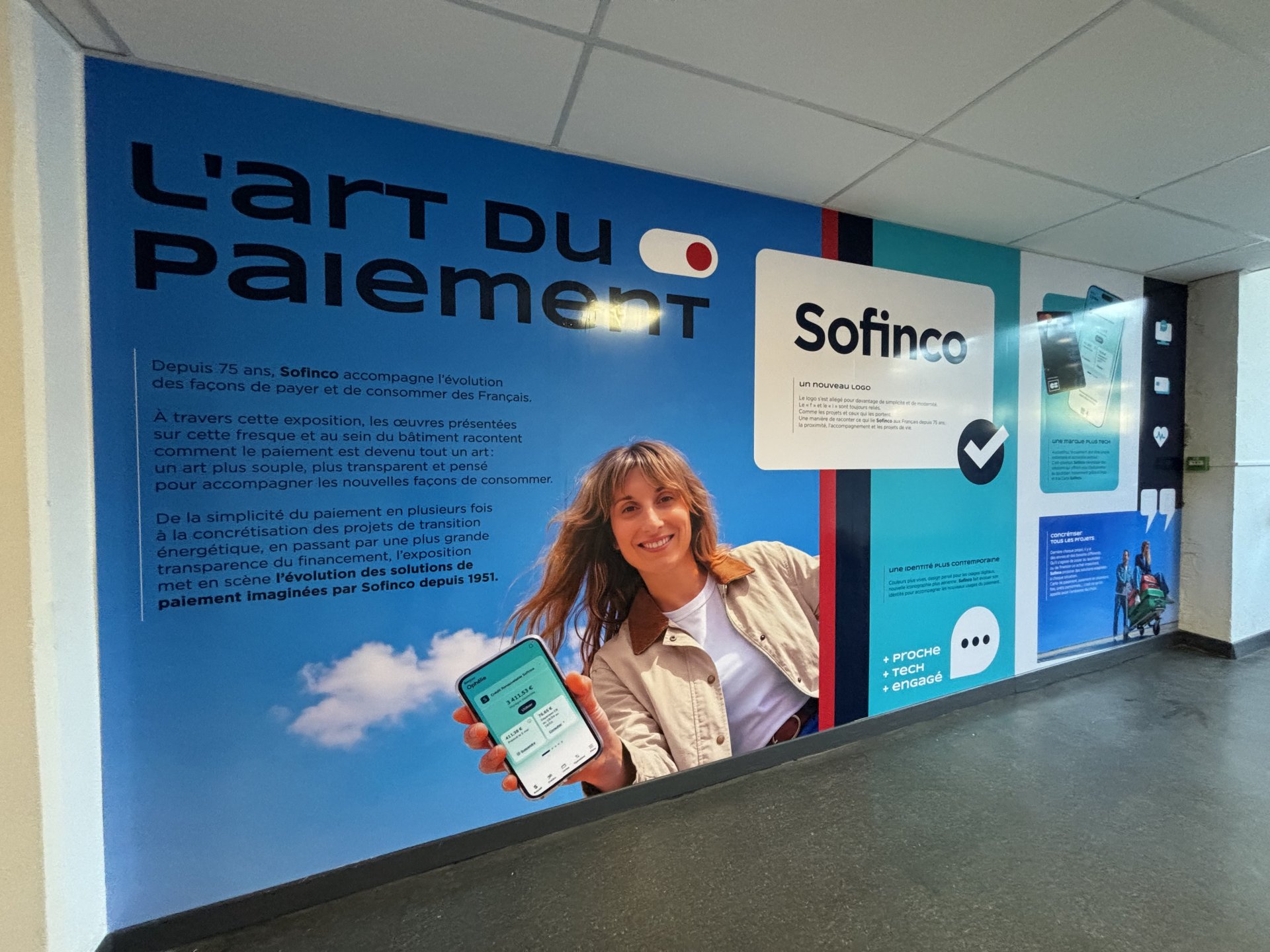 Habillage d’un mur avec panneau publicitaire