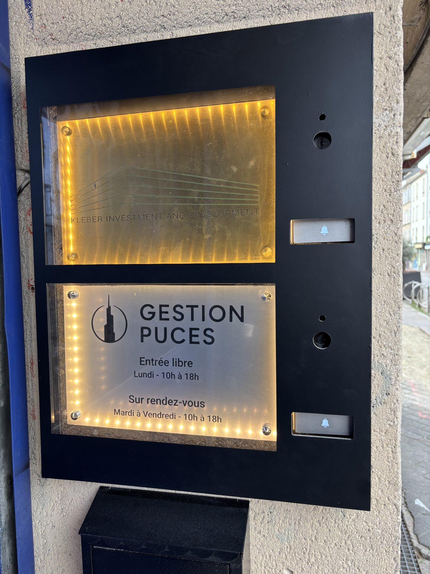 Boîte pour interphones